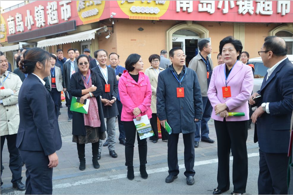 西海岸新區(qū)人大常委會現(xiàn)場視察智慧社區(qū)建設管理工作